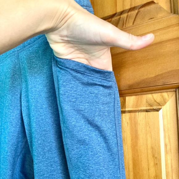 Women’s size medium Old Navy Active high rise capri leggings with side pockets - Picture 2 of 6